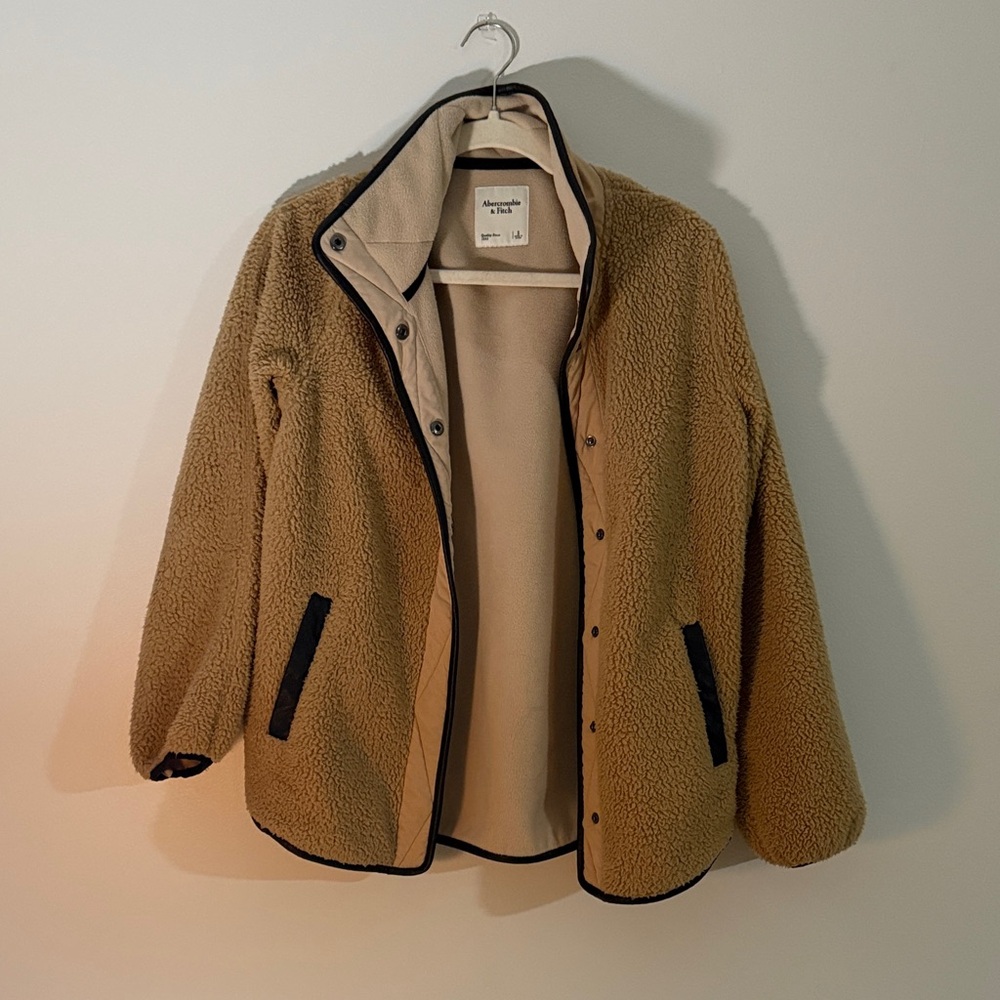 Abercrombie & Fitch Snap-Up Tan Sherpa Fleece w/ Black Piping Details